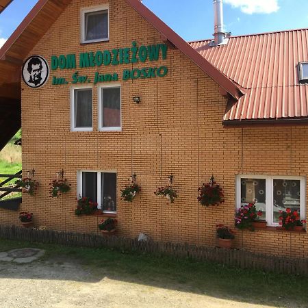Dom Mlodziezowy W Polanie Appartement Serednie Male Buitenkant foto