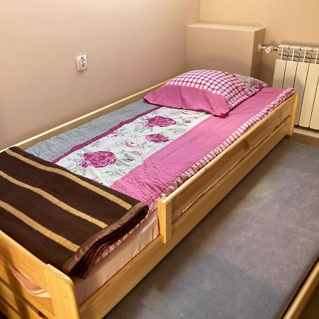 Dom Mlodziezowy W Polanie Appartement Serednie Male Buitenkant foto