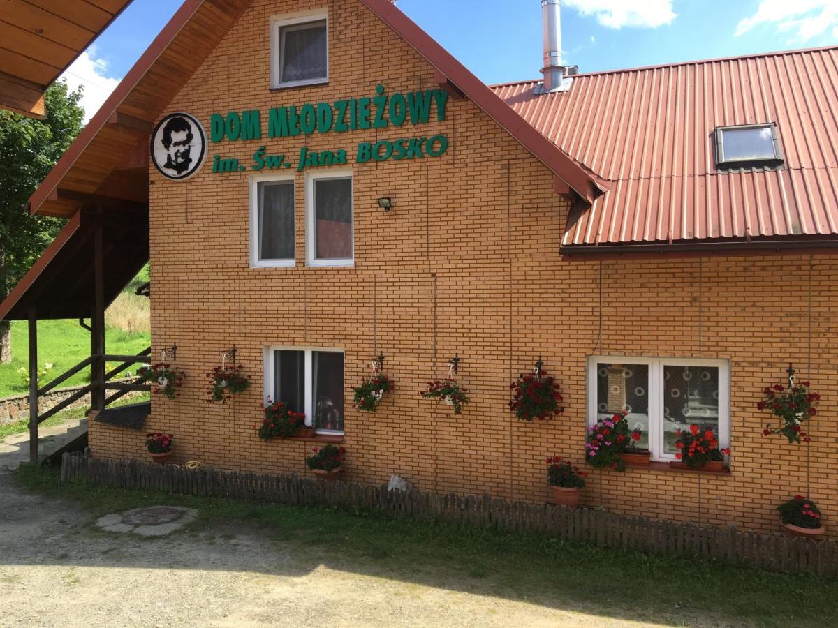 Dom Mlodziezowy W Polanie Appartement Serednie Male Buitenkant foto
