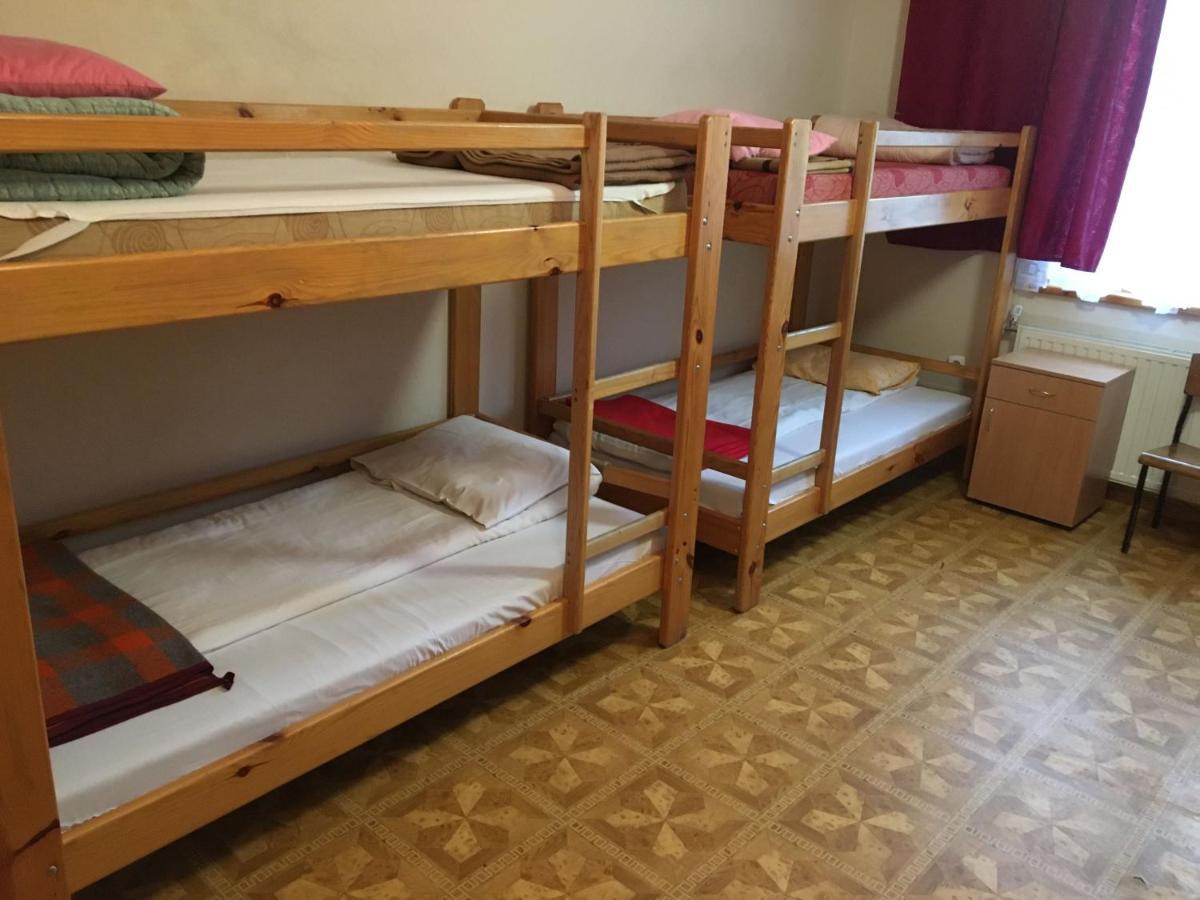 Dom Mlodziezowy W Polanie Appartement Serednie Male Buitenkant foto